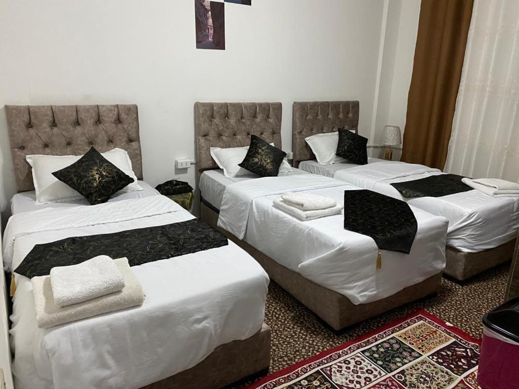 Its Your Choice Hostel ワディ・ムーサ エクステリア 写真